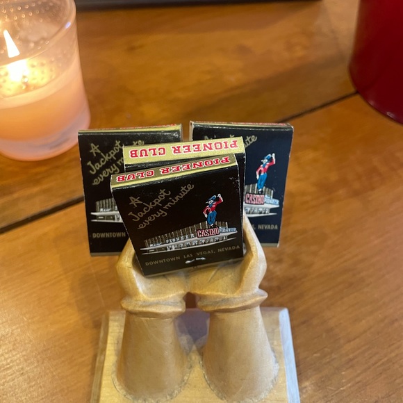 Vintage New Pioneer Club - Las Vegas, Nevada Collectable Souvenir Matchbook - Picture 6 of 6